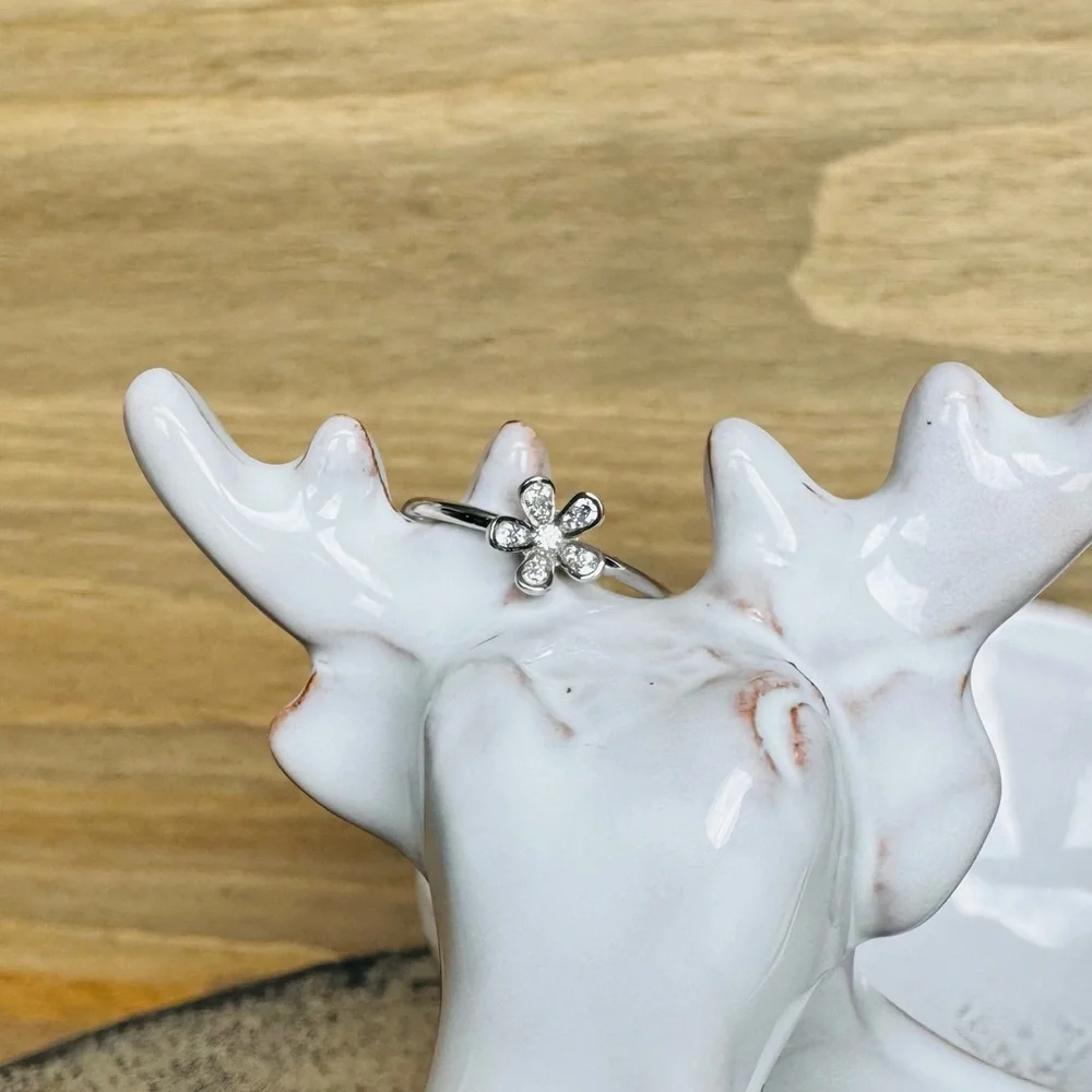 14KWG Diamond Loves Me Daisy Ring